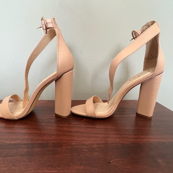 Lulus Kamali Light Nude Ankle Strap Heels
Minimalist strappy block heel. 9 - Picture 5 of 5
